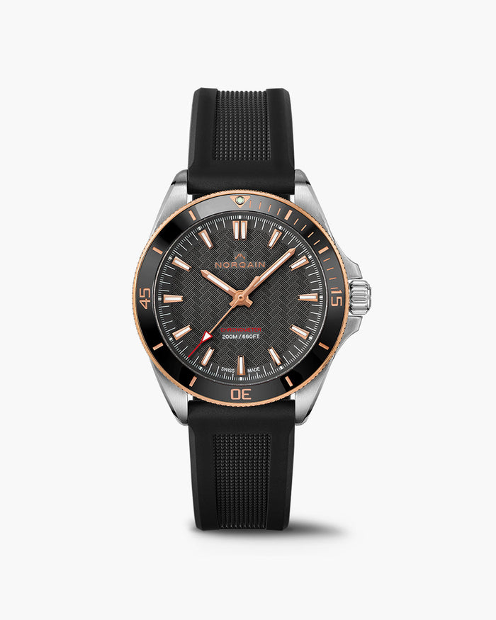 Adventure NEVEREST Steel & Gold